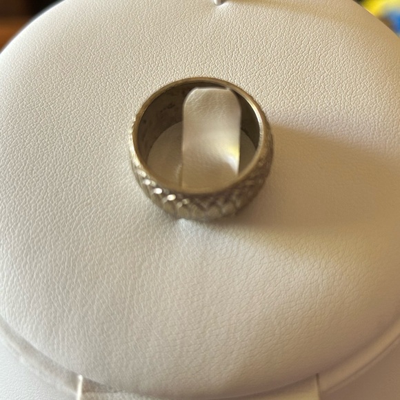 Vintage Park Lane Embossed Eternity Ring Silver Tone Size 7 Mob Wife - Picture 2 of 4